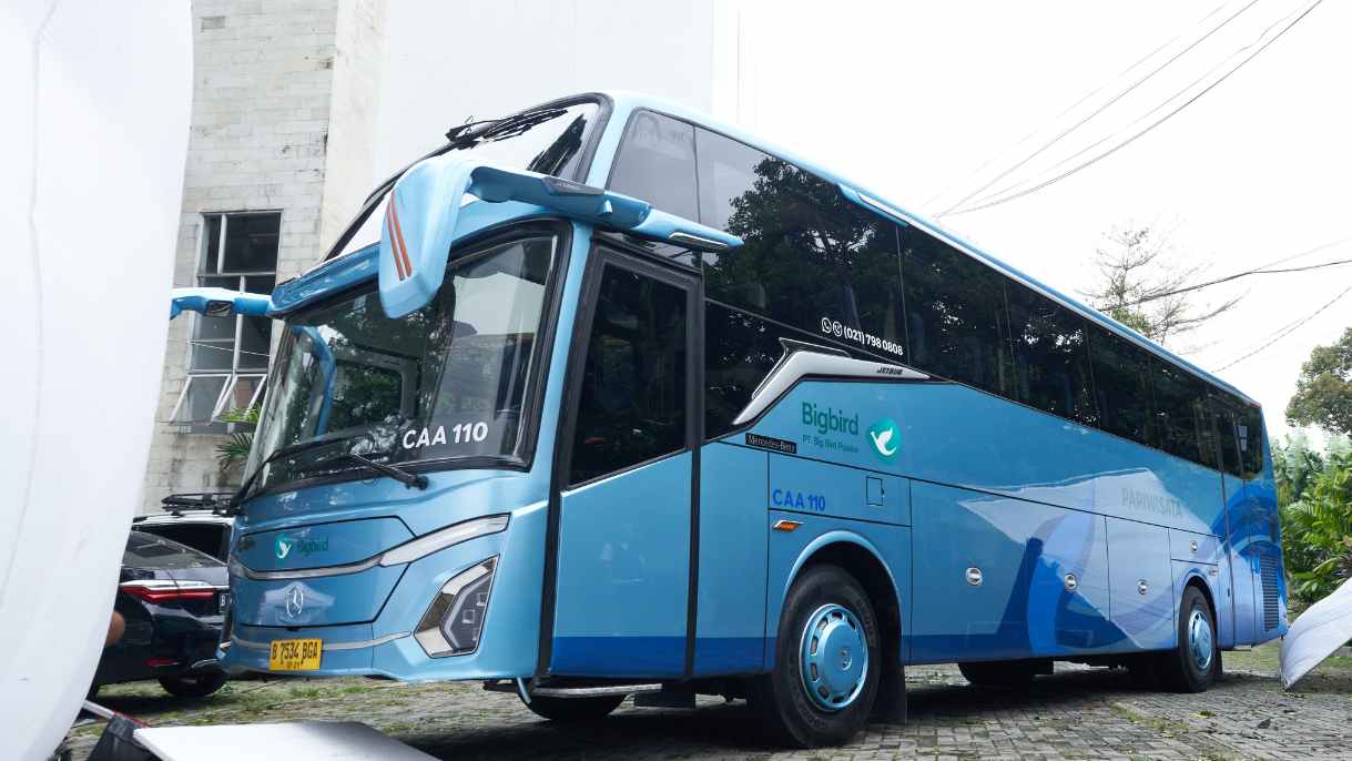Sewa Bus Pariwisata Bluebird Sat Set
